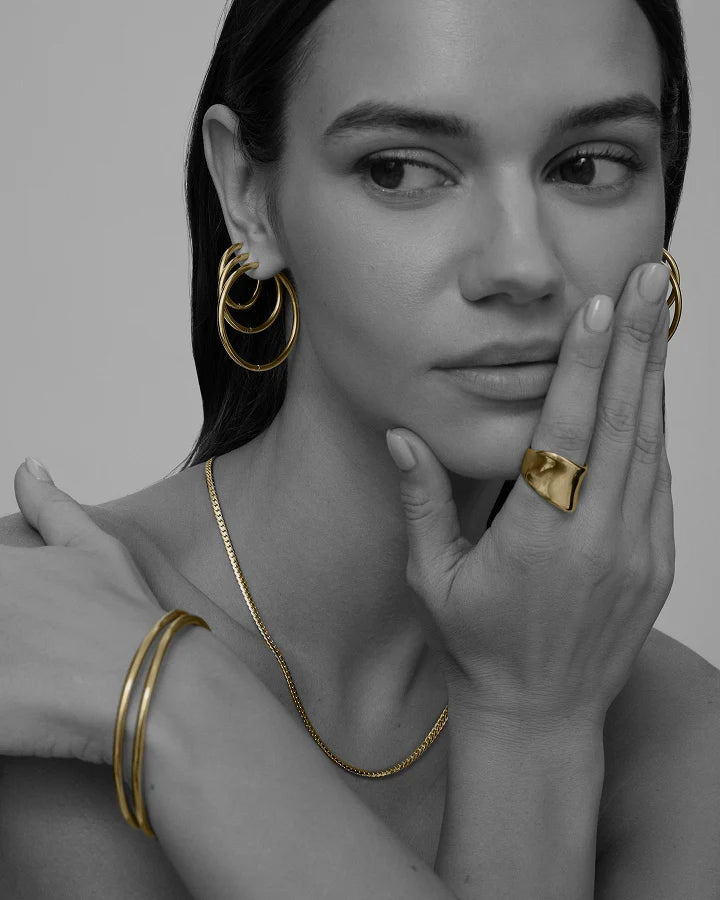 Portrait wearing MOOI necklace