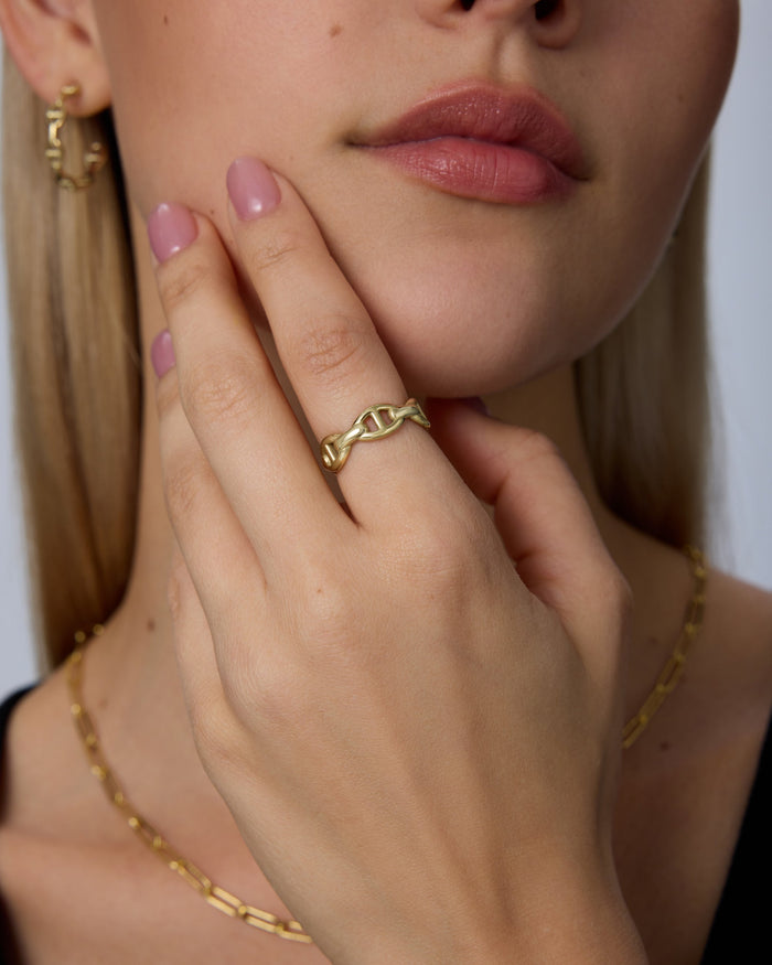Yellow Gold Puck Chain Link Ring — worn on the finger
